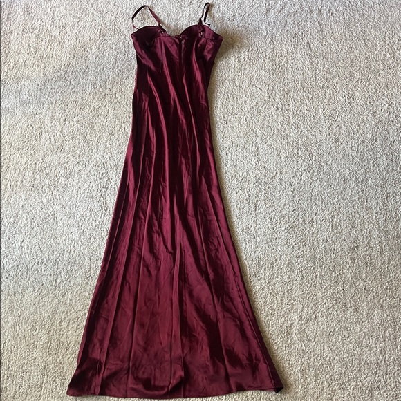 L’AGENCE Sayla Silk Gown in Dark Port Size 4 - Picture 8 of 13